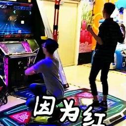 跳舞吃瓜事件视频,娱乐至死还是生活新风尚？