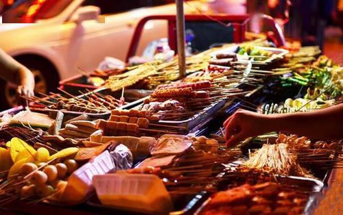 昆明吃瓜夜市,吃瓜夜市的烟火气息与人间烟火