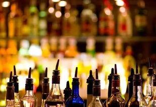 酒吧喝酒吃瓜文案,酒香瓜甜，尽享悠闲时光